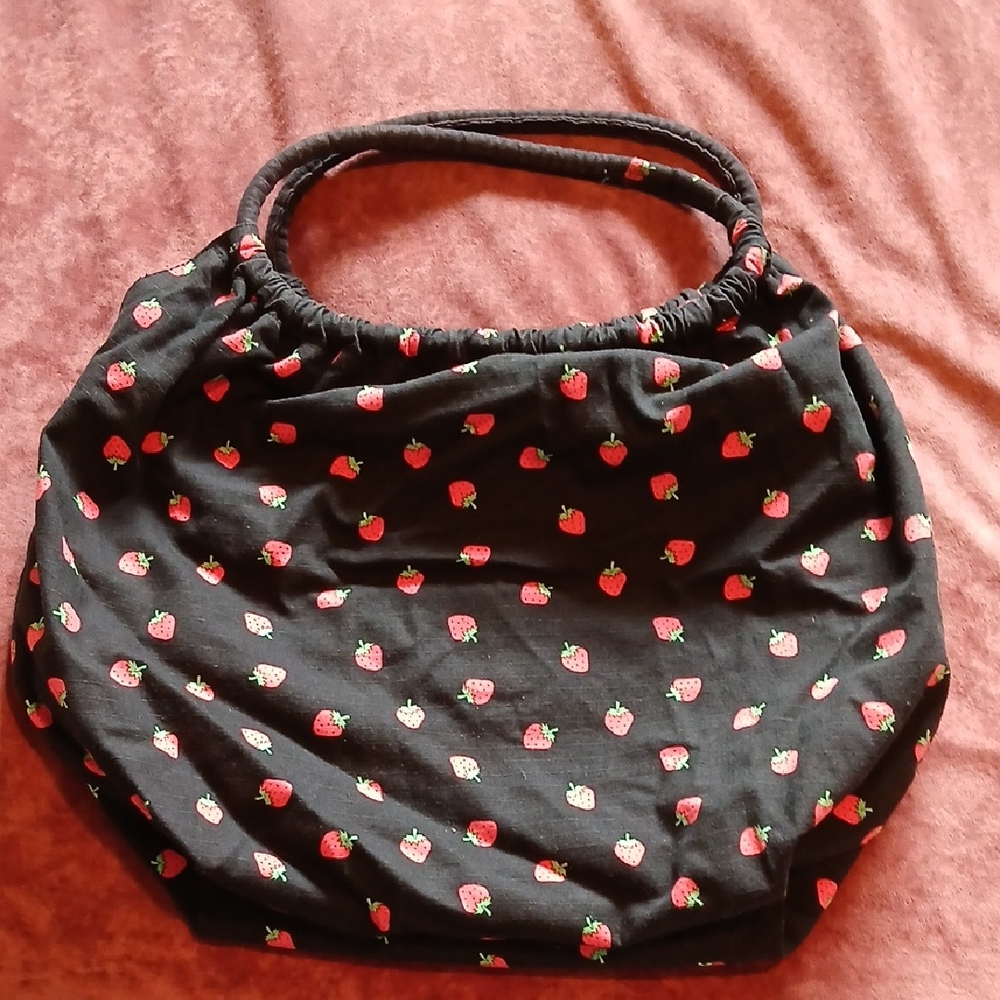 Black Strawberry-Print Women’s Tote Bag